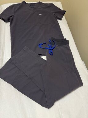 ➕Figs Men’s  Scrub Set ➕